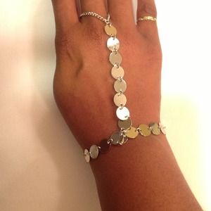 Beautiful Gold Tone Small Disc Link Hand Chain