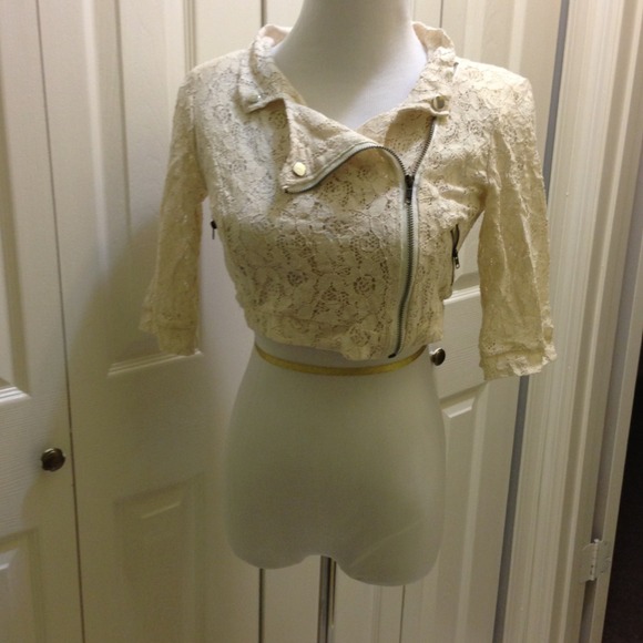 🚫SOLD🚫Lace top outer wear