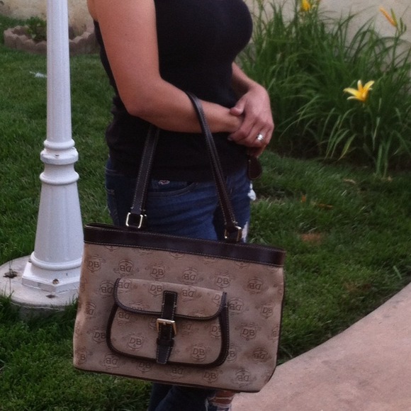 Dooney & Bourke Handbags - Leather & Material Dooney Tote