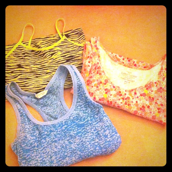 🌞🎀ASSORTED SUMMER TANK TOPS🌞🎀 ✅BUNDLED✅