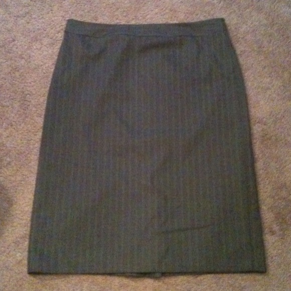 Banana Republic Dresses & Skirts - Banana Republic Grey Pinstriped Pencil Skirt