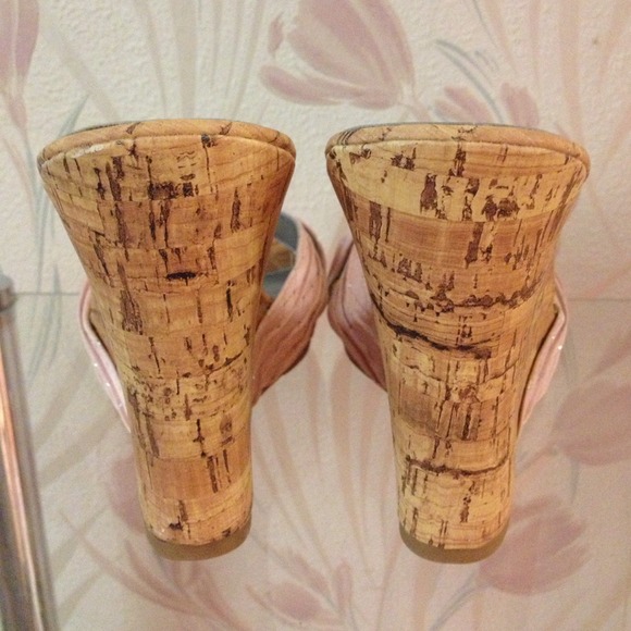 Super comfortable Pink Sparkle Wedges - Picture 2 of 4