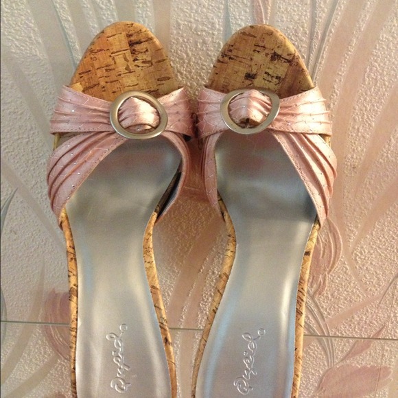 Super comfortable Pink Sparkle Wedges - Picture 3 of 4