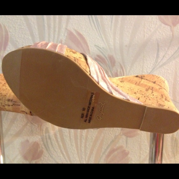 Super comfortable Pink Sparkle Wedges - Picture 4 of 4