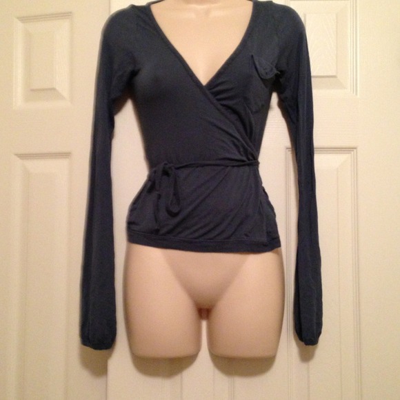 Beautiful wrap top - Picture 2 of 3