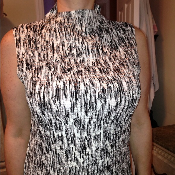 🎁Sold 🎁White & black blouse