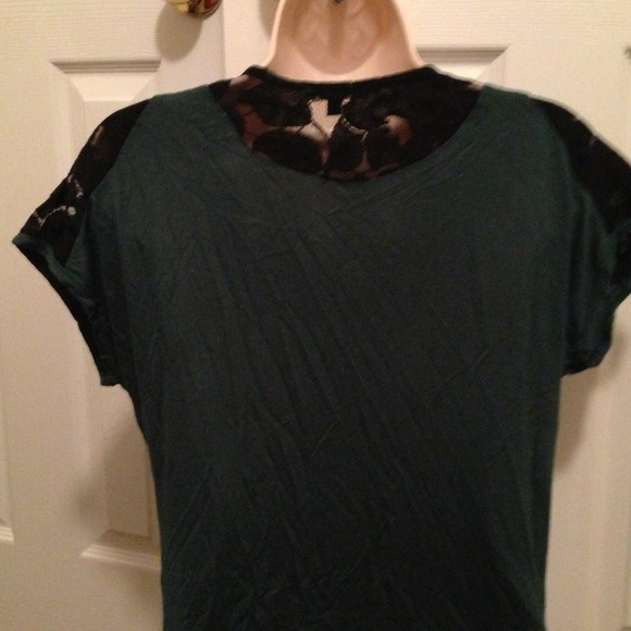 SOLD-------Beautiful Green with lace shoulder top - Picture 2 of 3