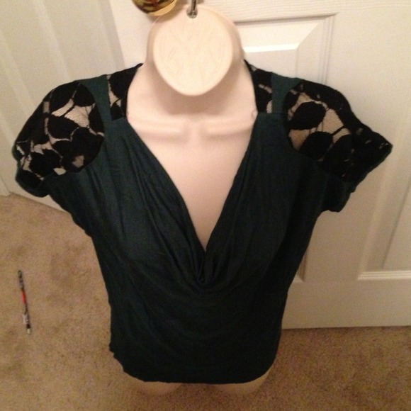 SOLD-------Beautiful Green with lace shoulder top - Picture 3 of 3