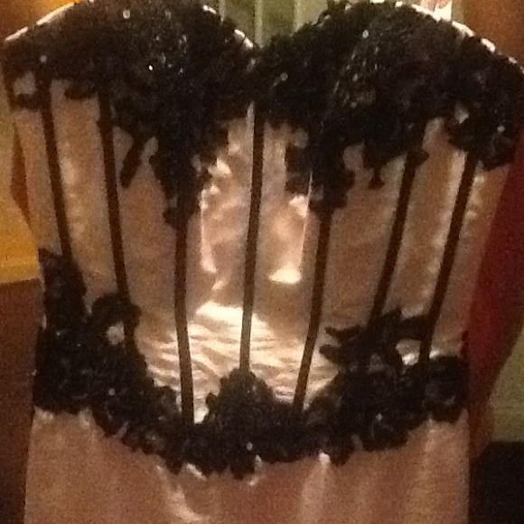 Pink and black gownin  with beating and sequins - Picture 2 of 4