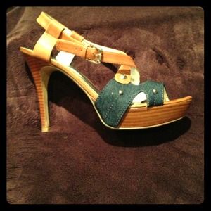 GUESS brown leather and denim sandals