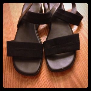 Sandals make up bag Sanyo camera linksys router