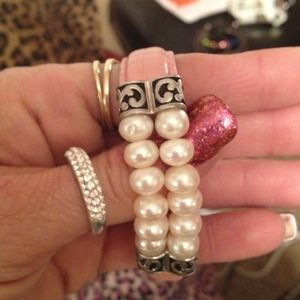 Pearl and leather bracelet