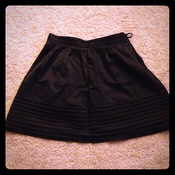 Black structured skirt