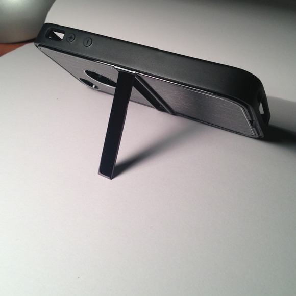 iPhone 4 Stand Stash Case