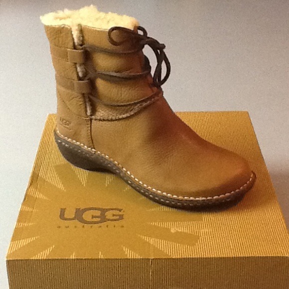 New UGG caspia boots size 7