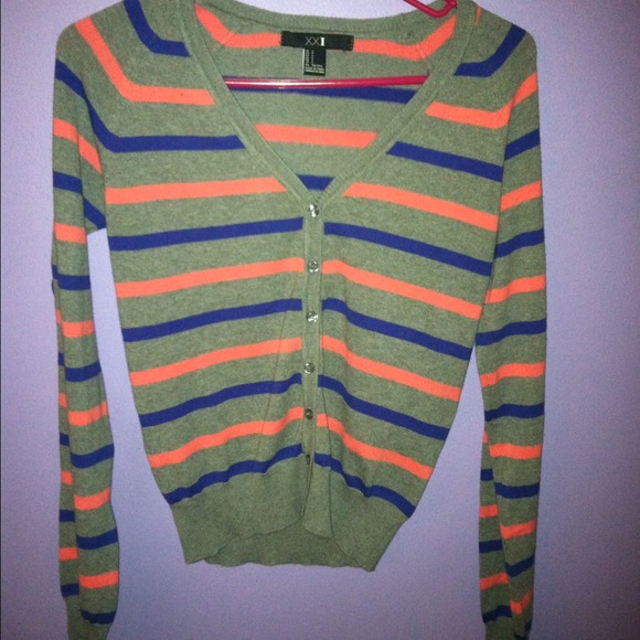 Sweater - Picture 1 of 2