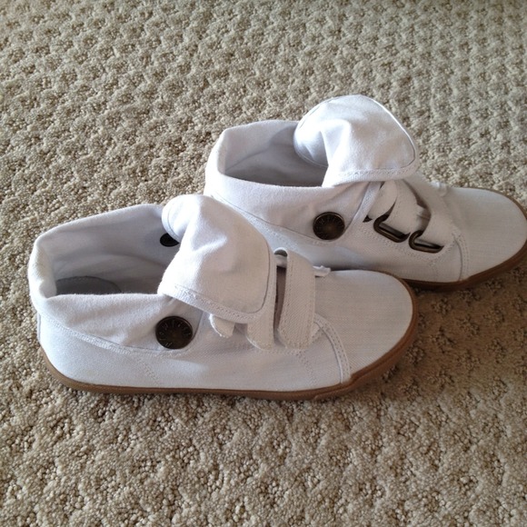 🆕NWOT Blowfish Shoe