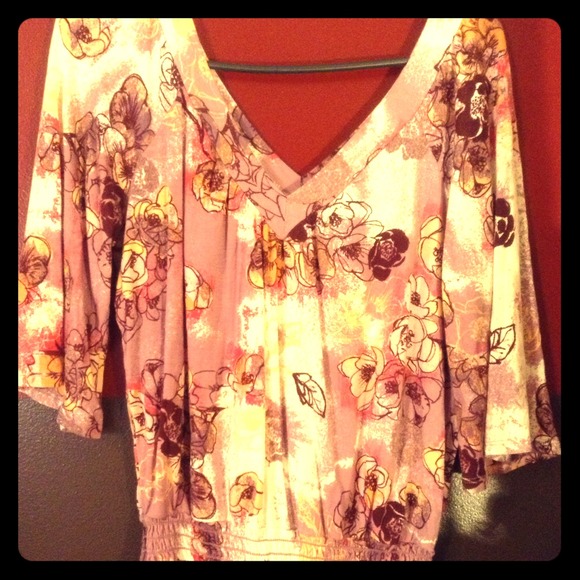 ✨REDUCED✨Cute summer top!