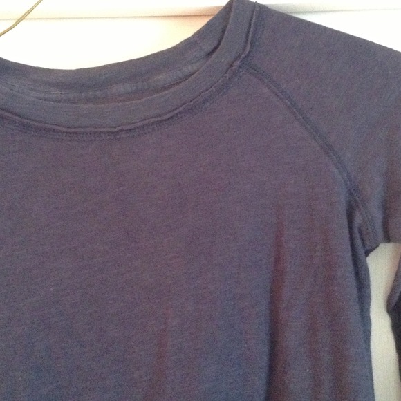 🌟JUST ADDED🌟 BLUE LS COTTON TOP - Picture 2 of 2