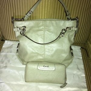 Authentic coach bag &matching wallet🎀best offer🎀