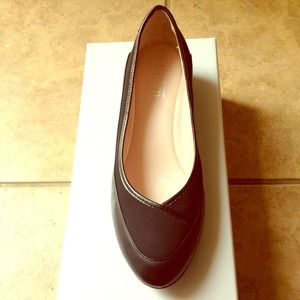 Price reduced! TARYN ROSE black low wedge