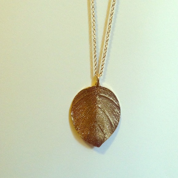 Long leaf pendant approx 30" - Picture 1 of 2