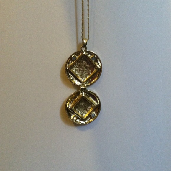 Gold colored locket - Picture 2 of 3