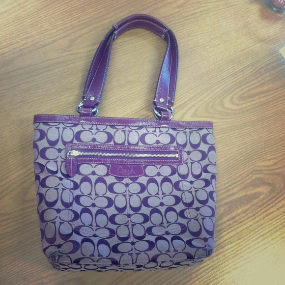 Authentic Coach Signature Penelope tote! ❤