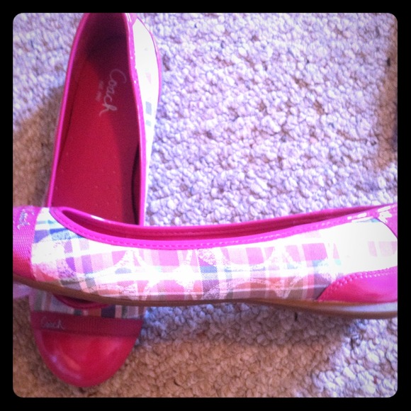 💯% authentic Coach Cecile flats-pink box included