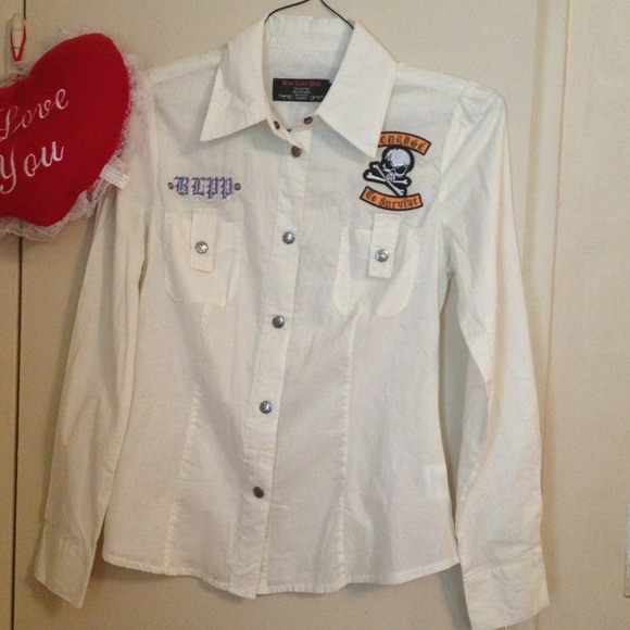 Vintage off white skull shirt