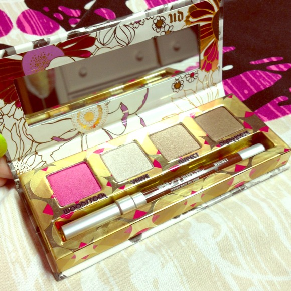 😄SOLD😄Brand New Urban Decay Eye Set