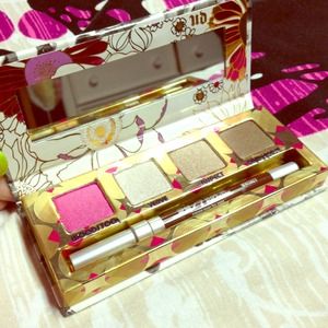 😄SOLD😄Brand New Urban Decay Eye Set