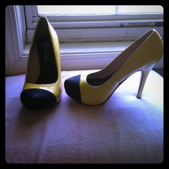 Michael Antonio yellow and black heels