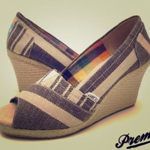 ✅RESERVED. Striped TOMS wedges