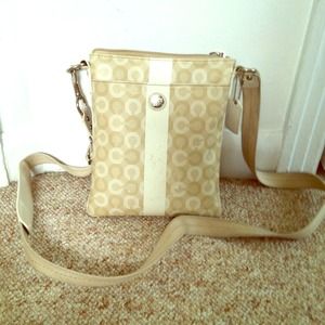 *SALE* Coach Vanilla Leather Signature Swingpack