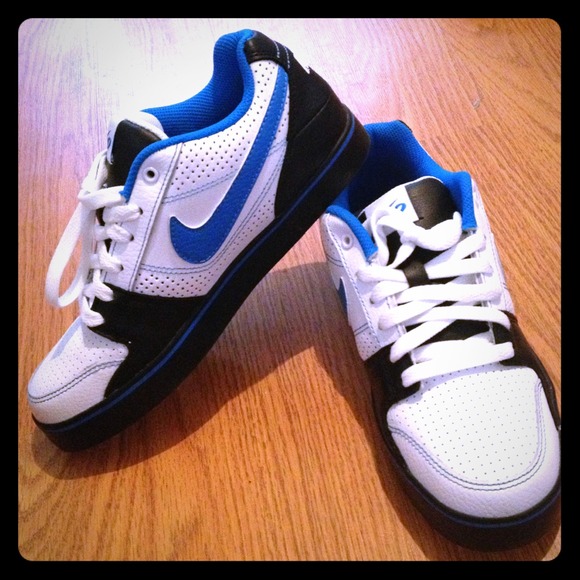 🚫ON HOLD🚫 Nike Renzo low