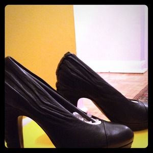 Biviel black leather heels