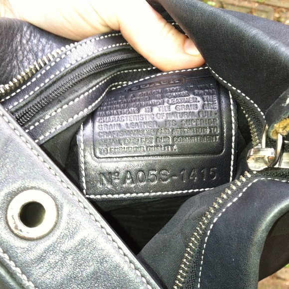 Beautiful Black Coach Crossbody/Messenger Bag - Picture 3 of 3