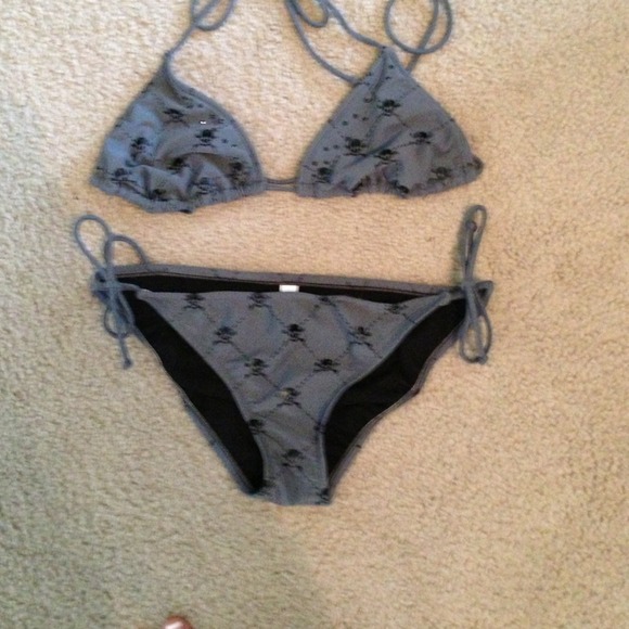 Black and grey skull bikini