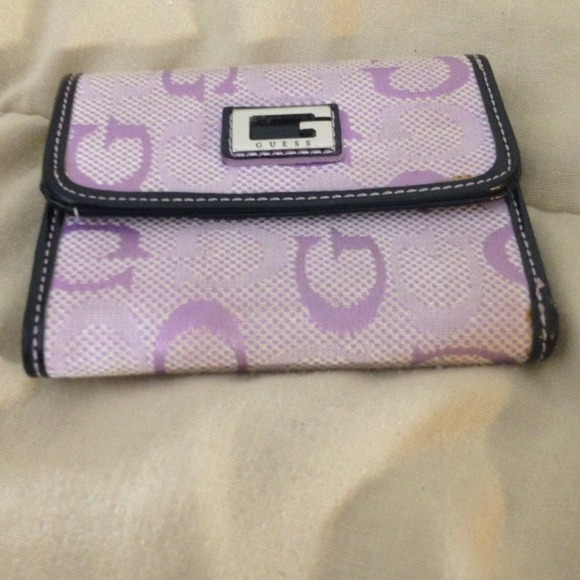 ⬇PRICE DROP⬇Authentic GUESS mini wallet