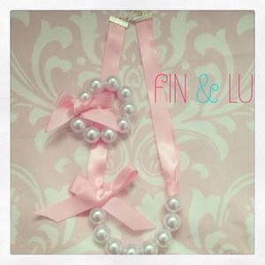Pink girls pearl necklace and matching bracelet