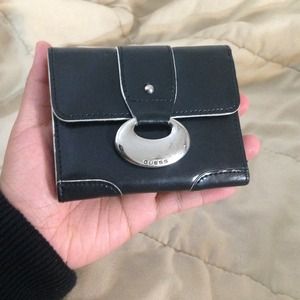 ⬇PRICE DROP⬇Authentic Guess mini wallet
