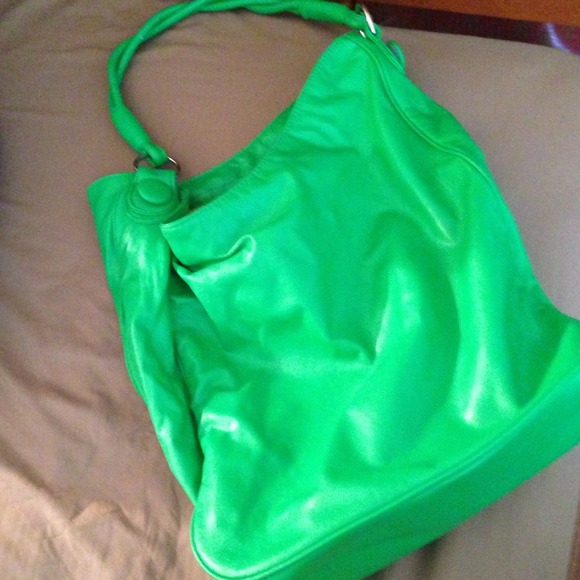 GREAT COMPUTER/IPAD BAG! NWOT TOO CUTE GREEN BAG.
