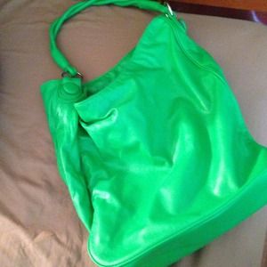 GREAT COMPUTER/IPAD BAG! NWOT TOO CUTE GREEN BAG.