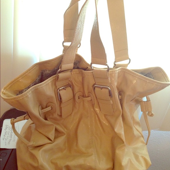 *BUNDLED* SOLD*💢NICE TAN PURSE FOR SUMMER! 👜