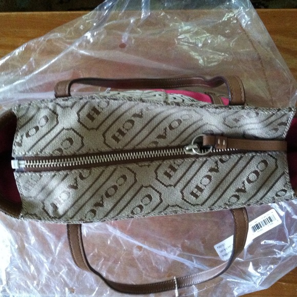Authentic Coach tote - Picture 4 of 4