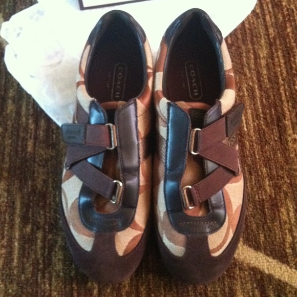 ⚠SOLD⚠Authentic Coach 'Kyra' Shoes - Picture 2 of 3