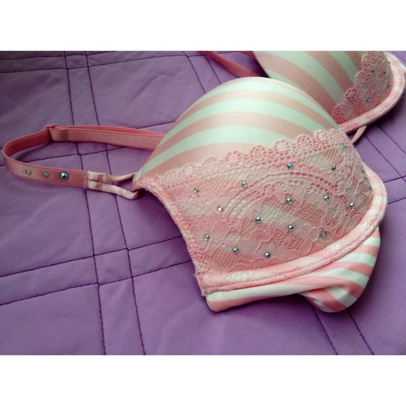 Victoria's Secret Miraculous Plunge Bra