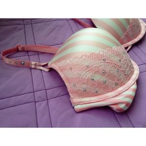 Victoria's Secret Miraculous Plunge Bra