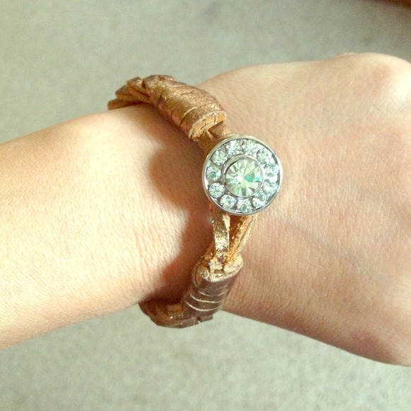 Leather bracelet with rhinestone hook closure - Picture 1 of 3